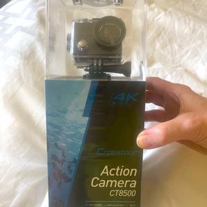Waterproof  Sports 4K 2.5” camera w/accessories!